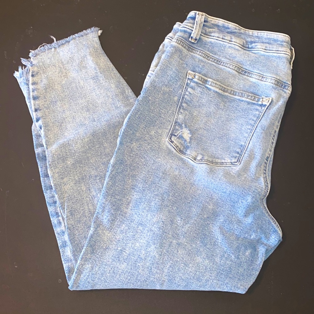 Maurice’s high rise ripped jeans size 16